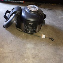12 in 1 Ninja Air Fryer/Pressure Cooker. (5qt)