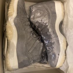Jordan Kaws  Jordan 11 Gray Suede
