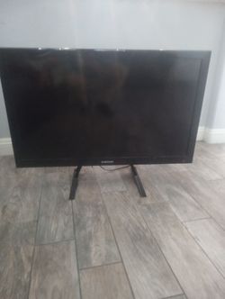 47 in Samsung Flat Screen TV with Stand
