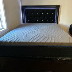 Queen size bed frame with led lights new in a box mattress included  we offer same day delivery   Cama Queen size con Luz led Nueva en Caja Colchon. I