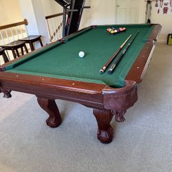 Sportcraft  Like New 87" Pool Table