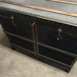 Chest Bar 
