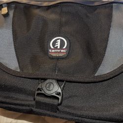 TAMRAC 5534 Adventure Messenger 4 Camera Bag -  Shoulder Strap - Black Gray