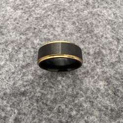 Black Brushed Ring With Gold Tone Edge Accents - Size 8