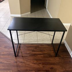 Black Desk