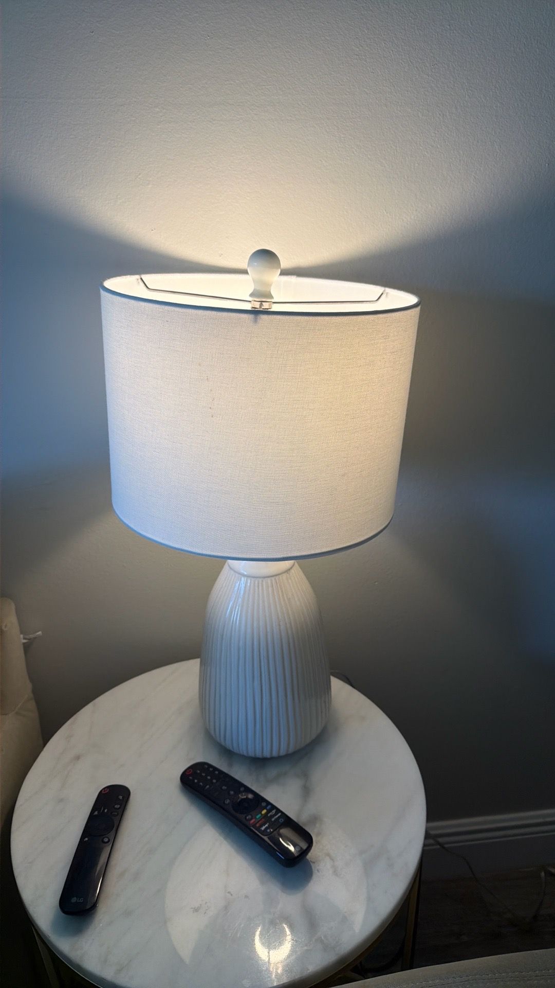 Lamp + table