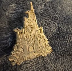 Disney- Cinderella Castle Gold Sculptural Pin