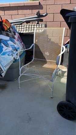 White Metal Bouncing Chair