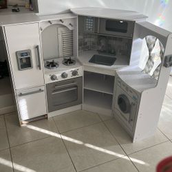 KidKraft Ultimate Corner Play Kitchen 