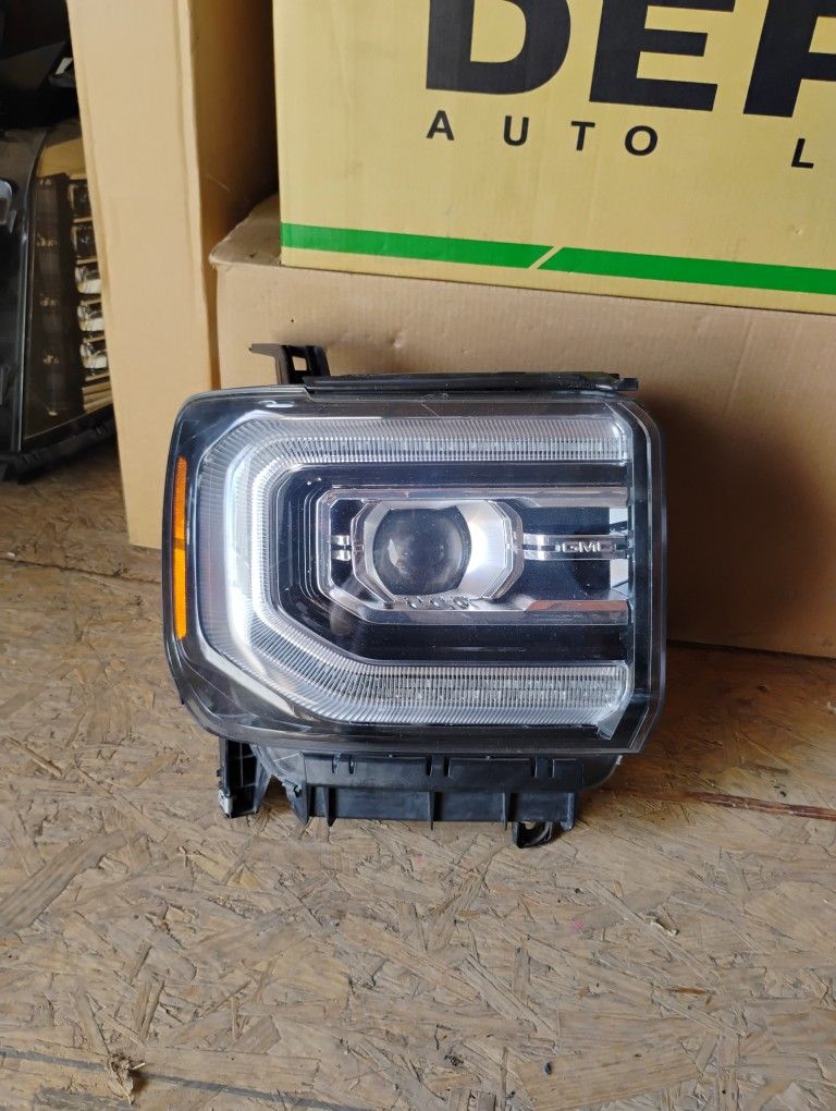 2016-2018 GMC Sierra 1500 Denali Headlight HID LED RH OEM 