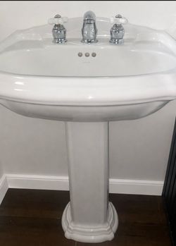 Pedestal sink
