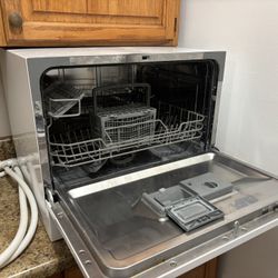 Black & Decker Countertop Dishwasher 
