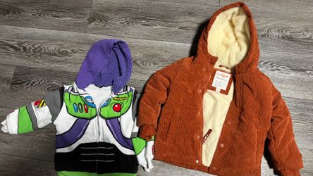 Selling boys jacket size 2 and sweater size 4 in new condition