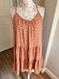 Women’s Flowy Dress! (Size L)