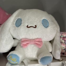 Cinnamon roll plush backpack