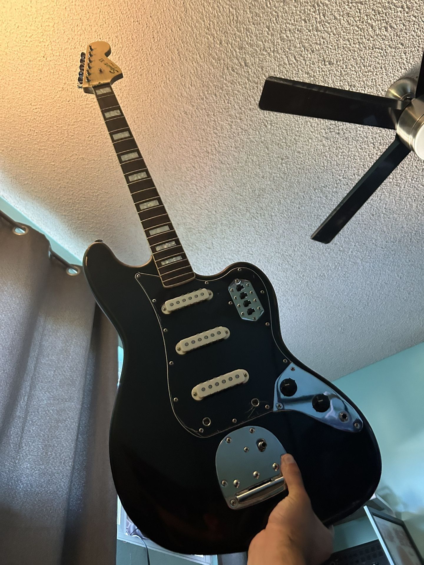 Fender Squier Bass VI