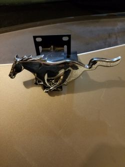 Ford Mustang grill emblem