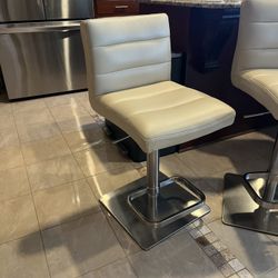 4 Counter Stools, Pristine Condition