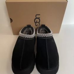 UGG Tasman Blacks Suede - Size 8