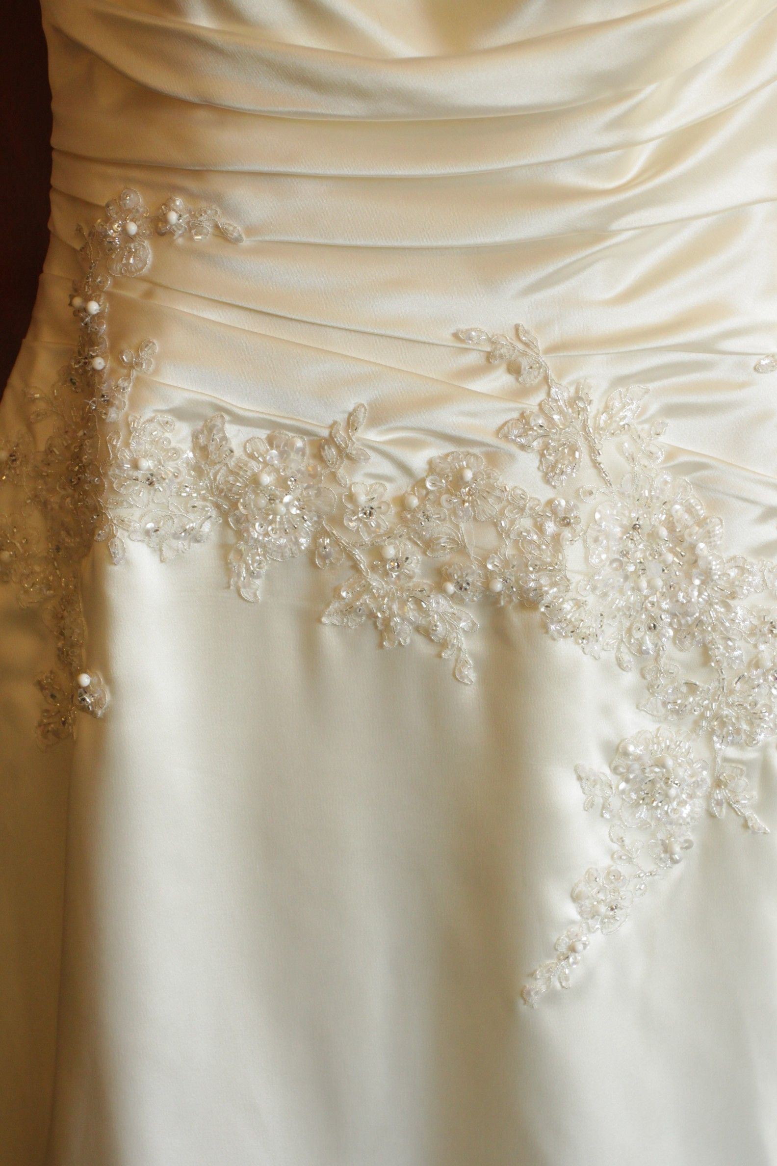 Best offer Enzaoni wedding dress simple and elegant