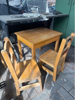 Kids table with two chairs