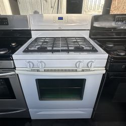 White Whirlpool 4 Burners Gas Stoves We Deliver And Install🚚👨🏻‍🔧