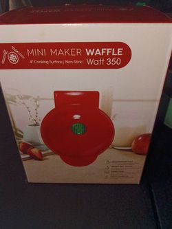Mini maker waffle the color red