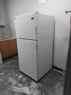 Maytag Top-Freezer Refrigerator White