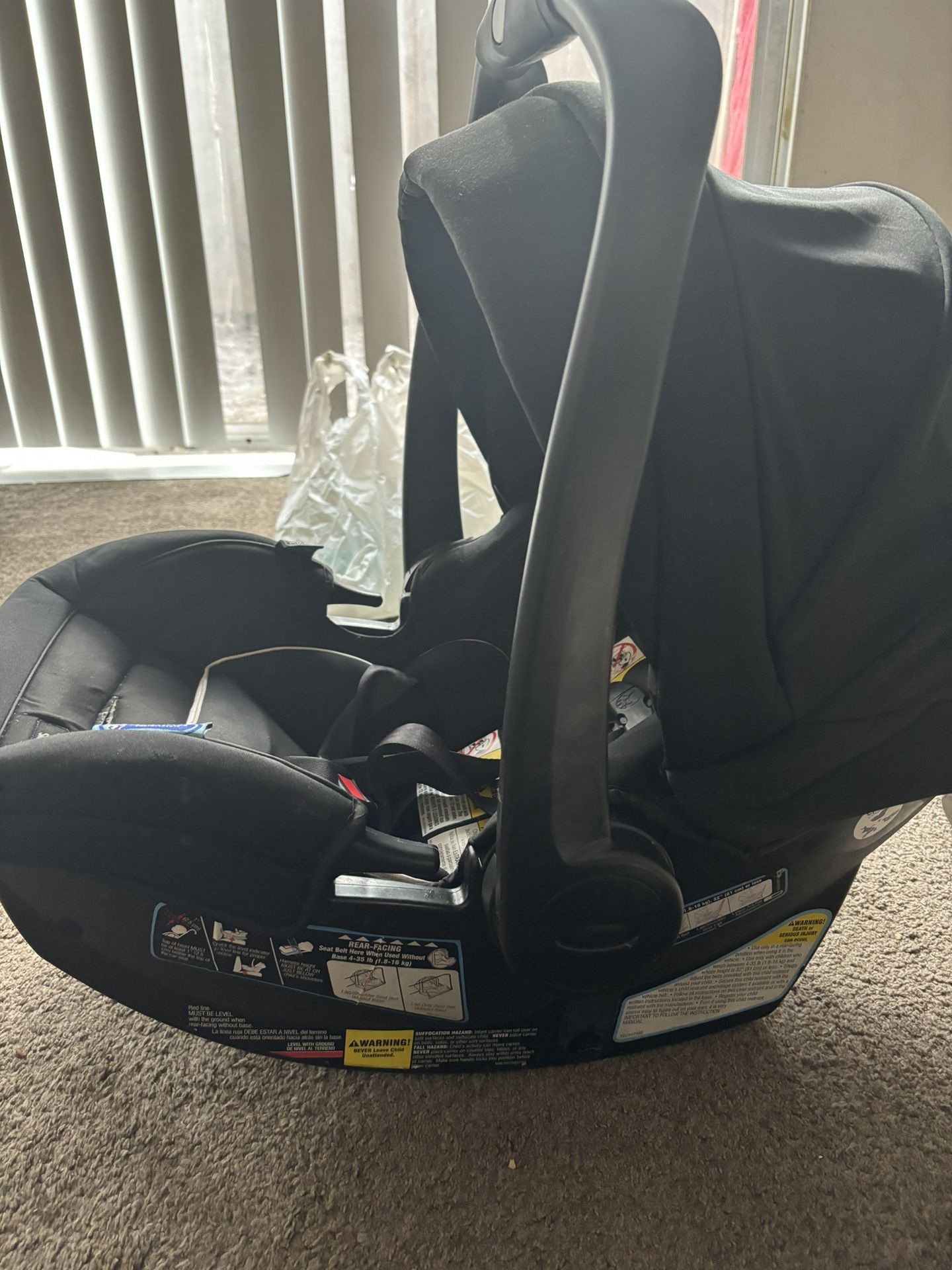 Barely Used Car seat For Newborn -7 Months 