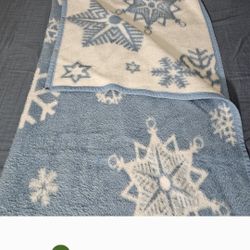 Biederlack Snowflake Snuggle Blanket