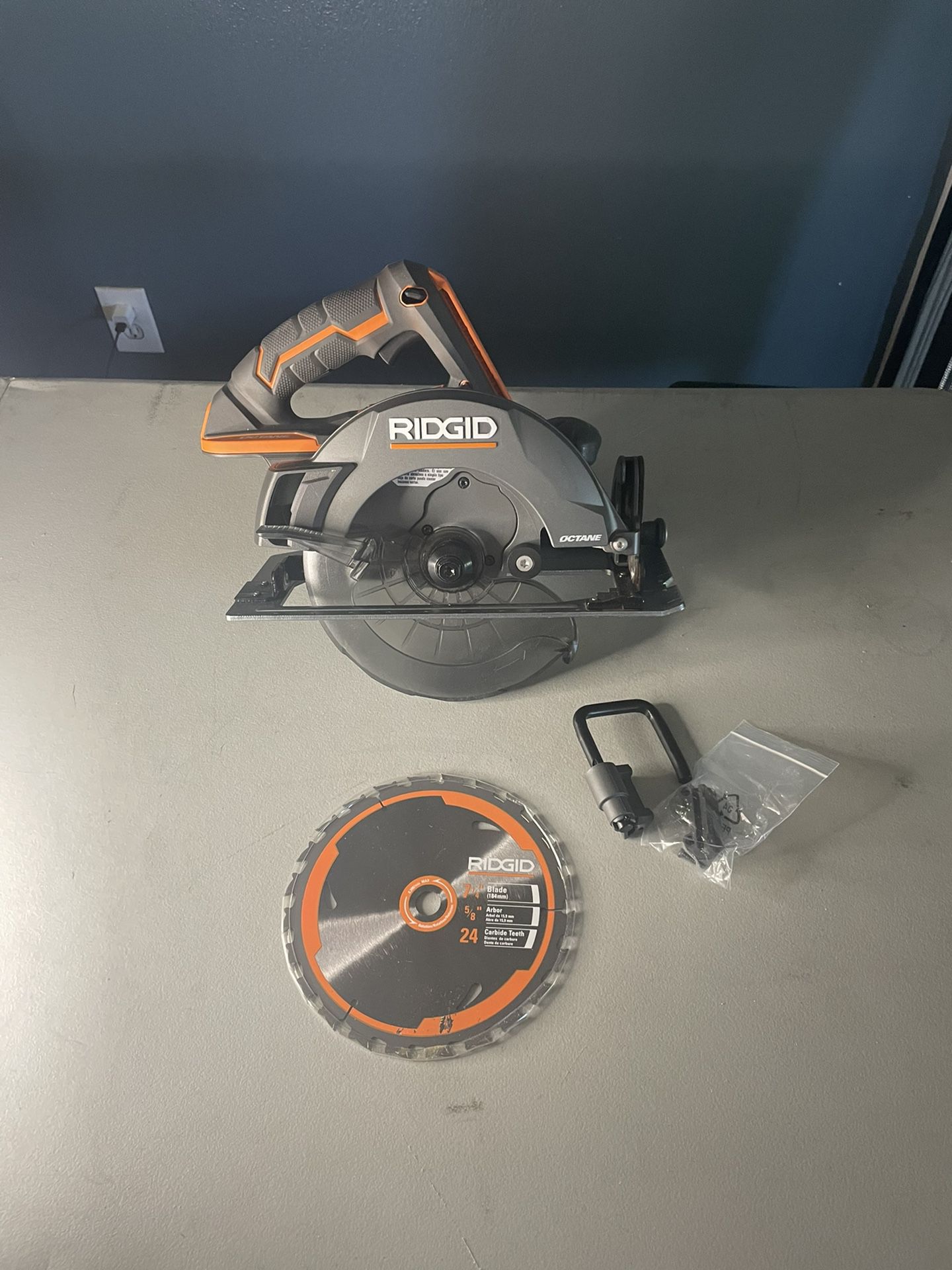 RIDGID 18V OCTANE Brushless Cordless 7-1/4 in. Circular Saw (Tool Only) for  Sale in Los Angeles, CA OfferUp