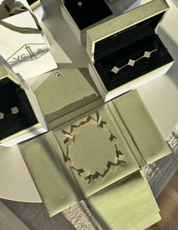 Van Cleef 10 motif necklace, 18k yellow gold