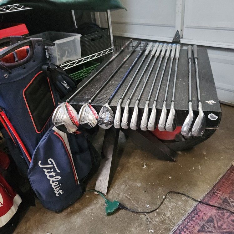 Full Set Of TaylorMade Golf Clubs. 14 Piece Set
