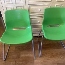 Set Of 2 Retro IKEA Snille 19720 Green Plastic Chairs With Metal Base 