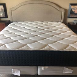 The DreamCloud Mattress, King - Like New, Perfect Condition 