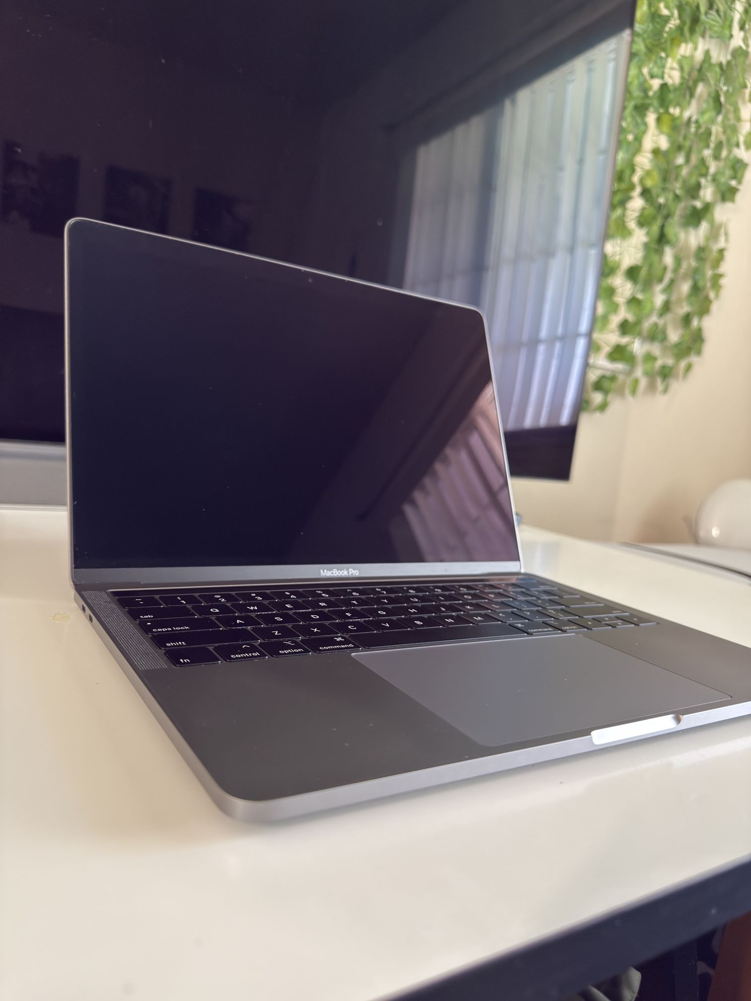13” Macbook Pro 2TB Core i7
