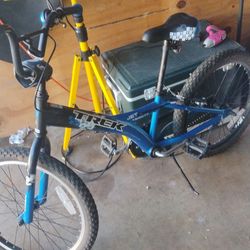 Bicicleta azul/ blue bike