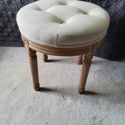 Vonluce Vintage Ottoman/ Stool
