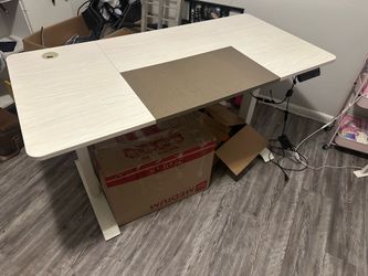 Electric height adjustable desk