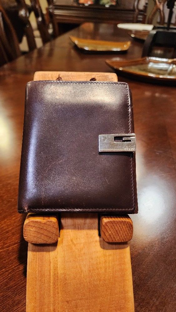 Gucci G Clasp Biford Wallet