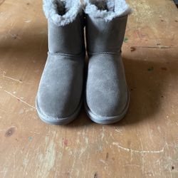 Beige UGGS