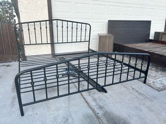 King size Metal Bed Frame- ONLY $69.999- READ Description