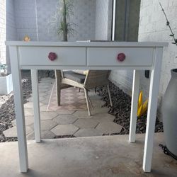 Kids white rose desk