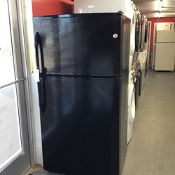 GE 20 Cu Ft Top And Bottom Fridge. 1 year Warranty 