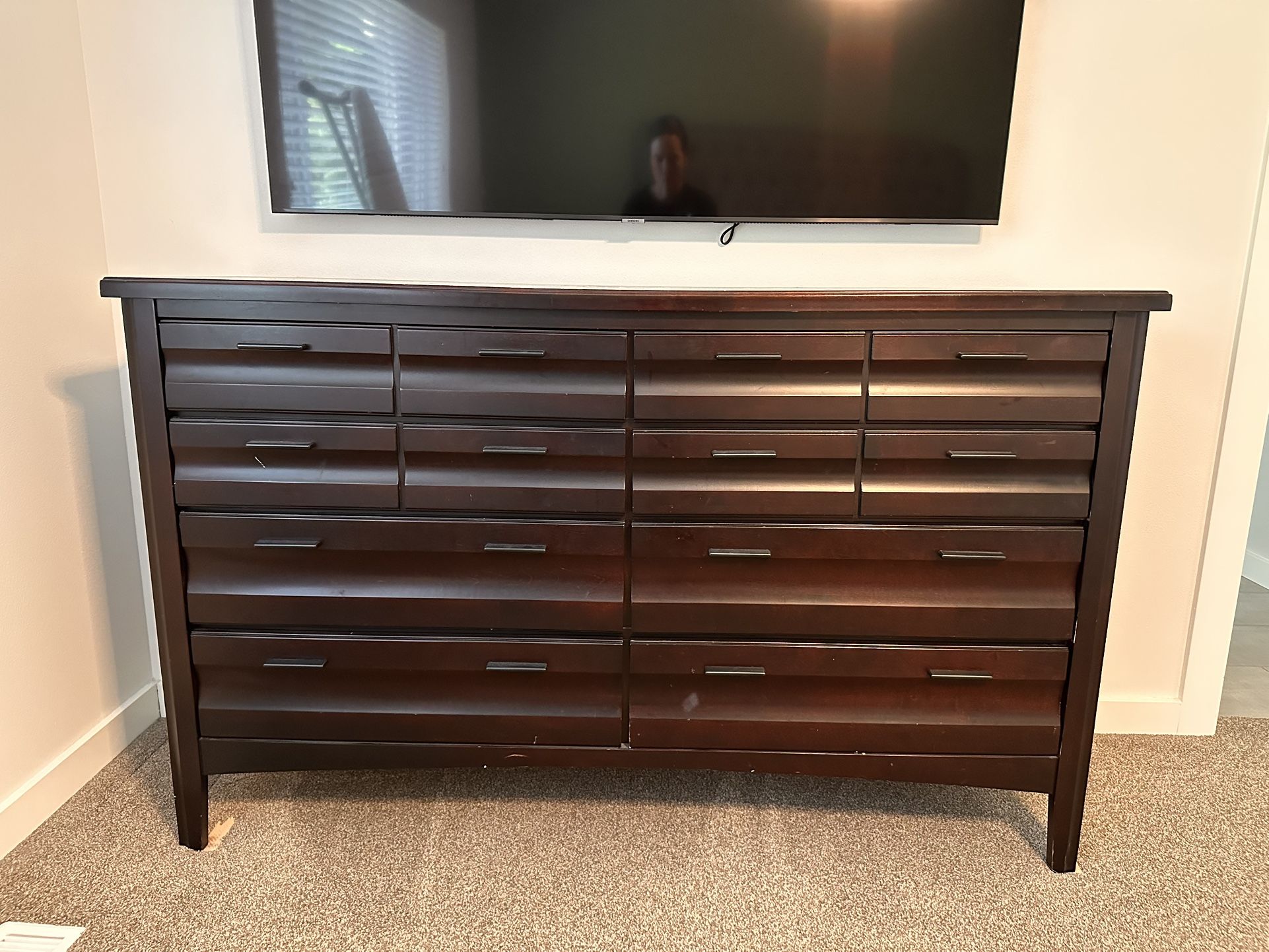 Solid Wood 8 Drawer Dresser