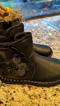 New girls leather boots, waterproof size 1