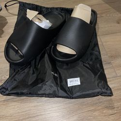 Yeezy Slides 9 