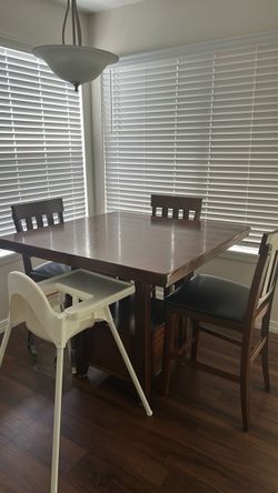 Table with 4 chairs