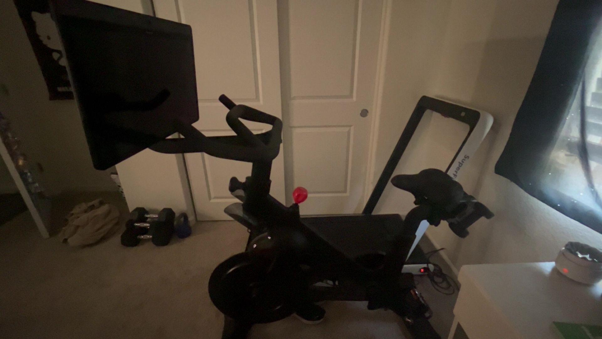 Peloton w/ rotating screen