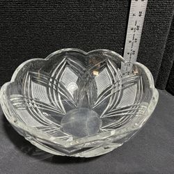 Vintage HEAVY CRYSTAL Bowl Scalloped Edge Giftware Serving Home Decor 